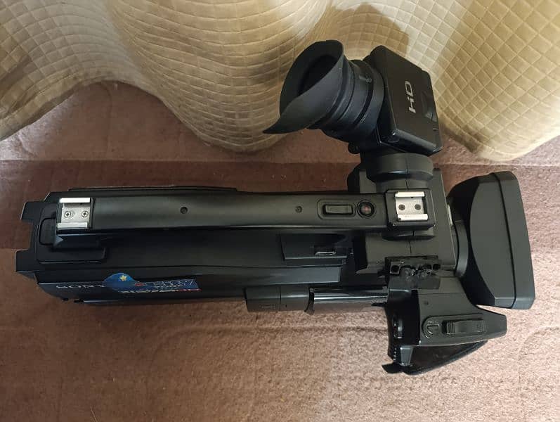 MC 1500 10by10 external space 32gb own with bag and charger 5