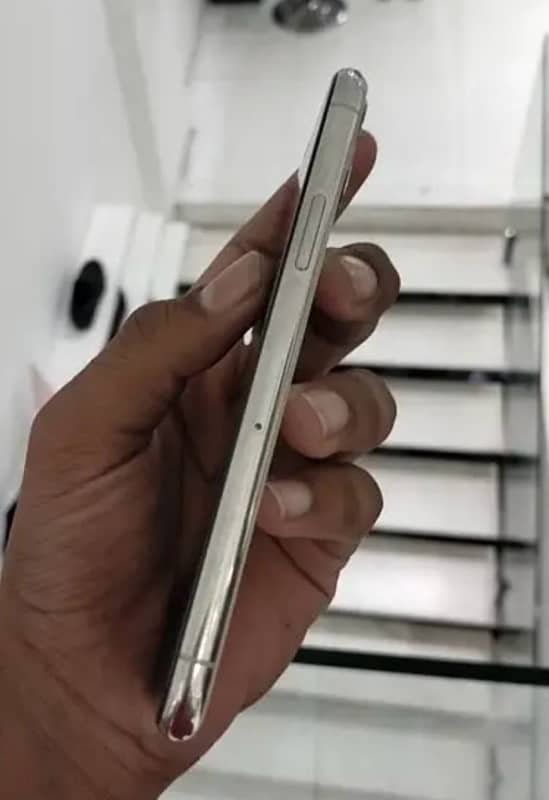 Iphone 11 Pro Factory unlock 4