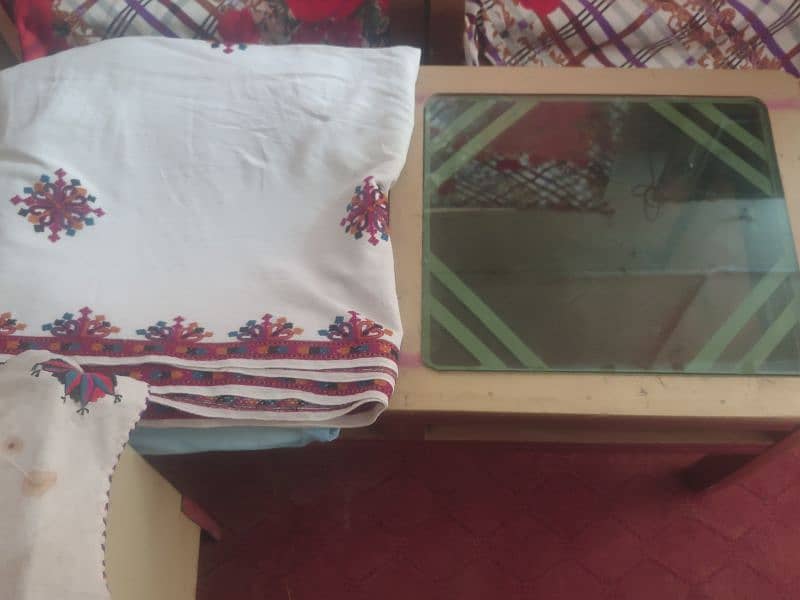 sofa or table for sell 0