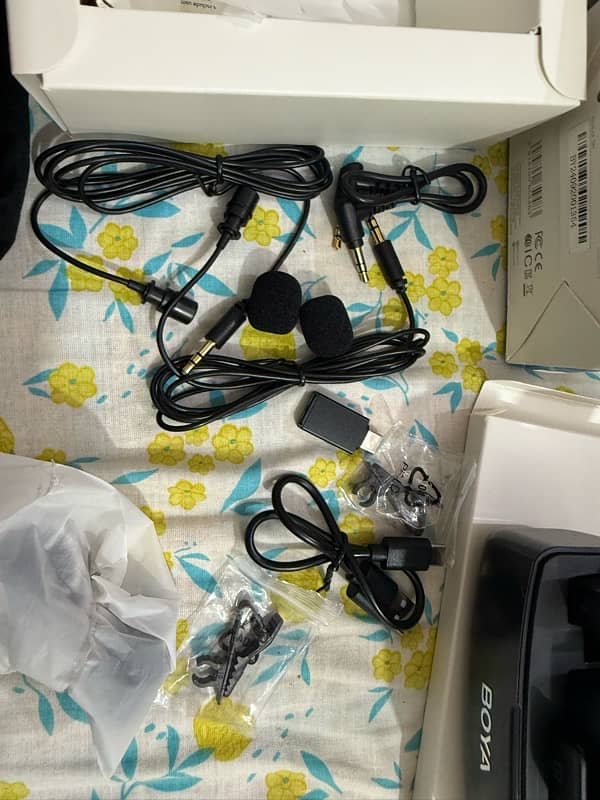 BOYA BOYAMIC Professional Wireless Lavalier Lapel Microphone 5