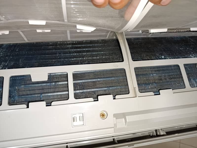 Gree / Dc inverter AC /  1 ton | 1.5 ton | 2 ton All type available 3