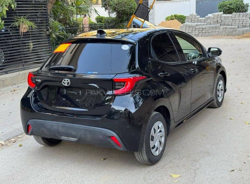Toyota Yaris G-LED top varient 3