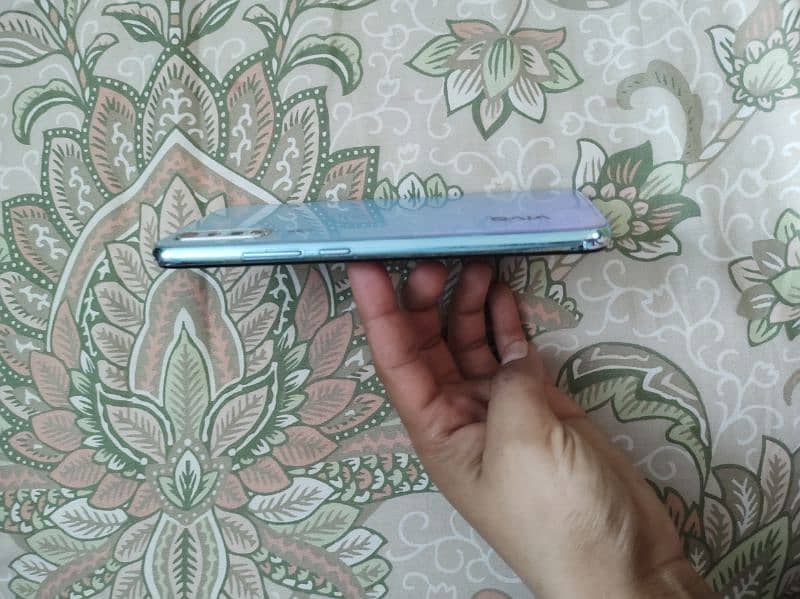 vivo s1 4 /128 with box 1