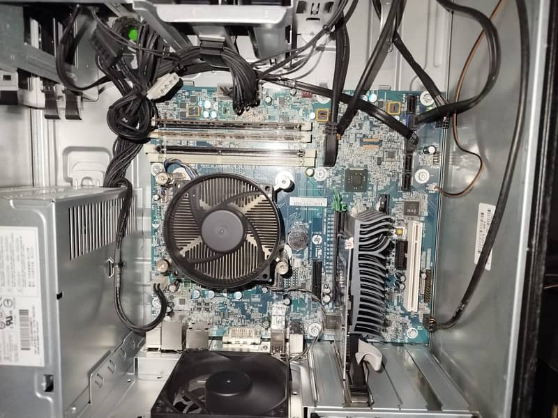 HP Z230 / i5 4570 / 16GB Ram / HD 5770 1GB / 500GB 2
