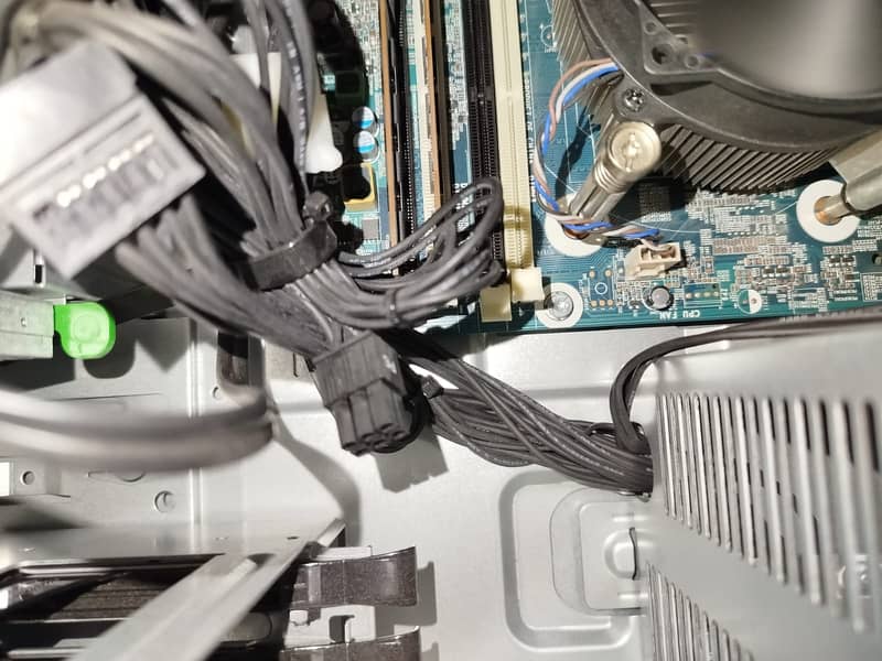 HP Z230 / i5 4570 / 16GB Ram / HD 5770 1GB / 500GB 3