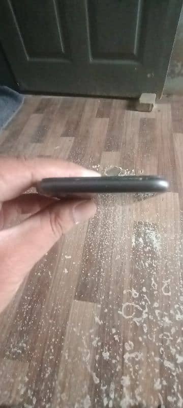 I phone 8 Approved 64 gb 3