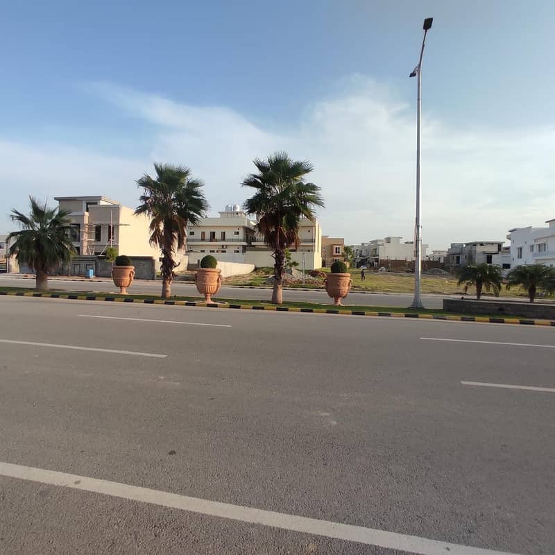 12.8 MARLA F-BLOCK MAIN BOULEVARD PLOT FOR SALE 0