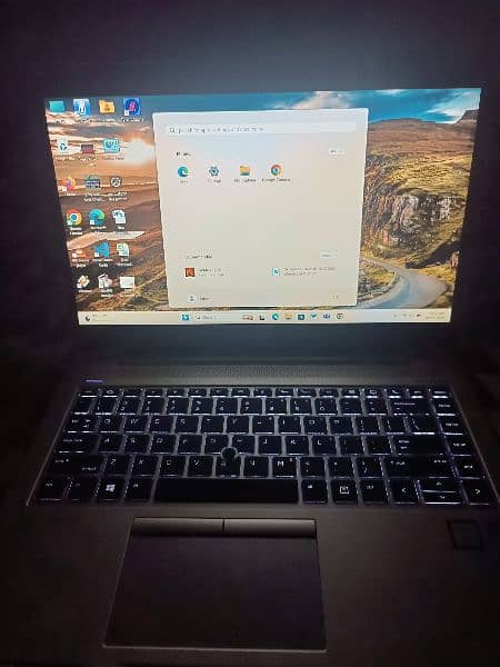 selling my Intel core i5-8265u 8th generation liptop 9