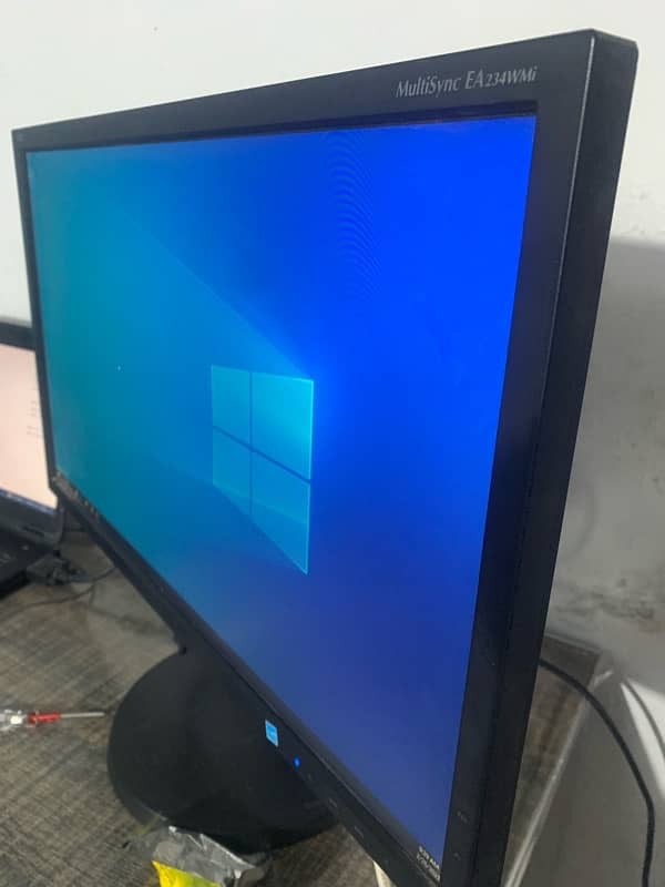 23 Inch NEC MultiSync EA234WMi - Monitor 3