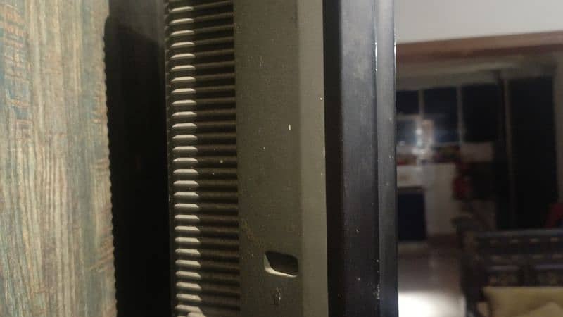 LG LCD TV 27'' inches 2