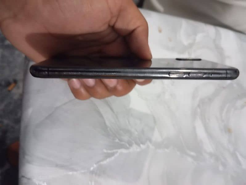 iPhone x PTA Approved 64GB memory Back brek 3