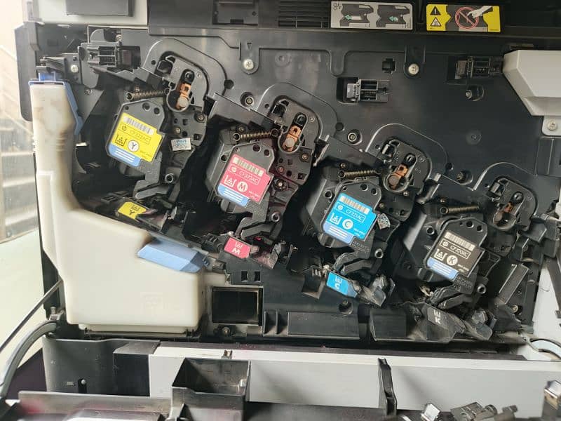 hp color laser jet MFP 680 2