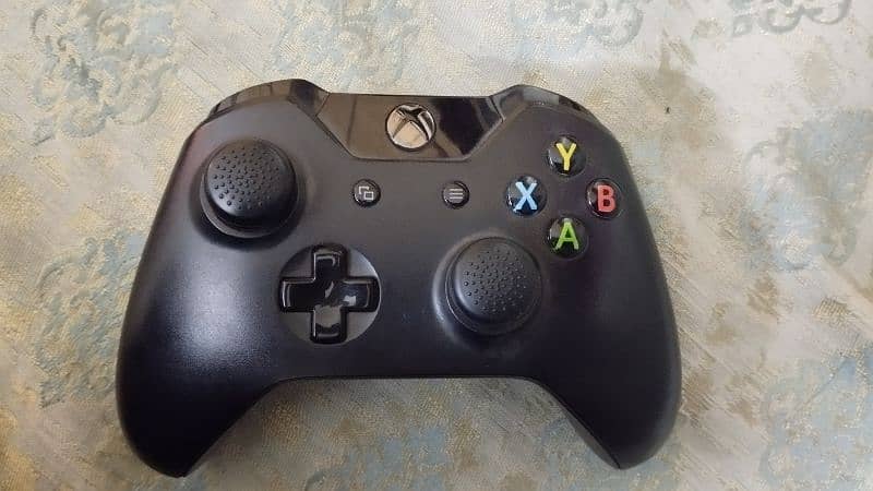 Xbox One controller 0