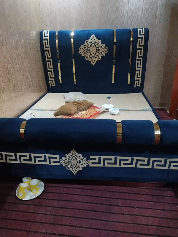 king size bed,dressing table,matress 8 inchi 1