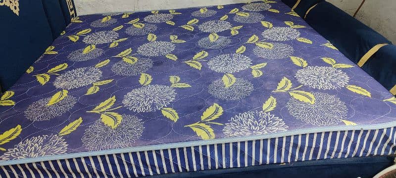 king size bed,dressing table,matress 8 inchi 5