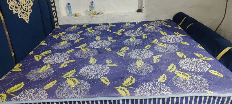 king size bed,dressing table,matress 8 inchi 6