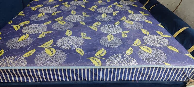 king size bed,dressing table,matress 8 inchi 7
