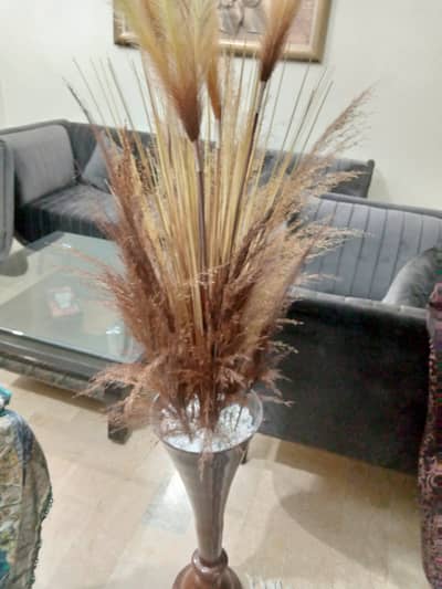 Side Corner Wase or Or Decend Frame for sale.