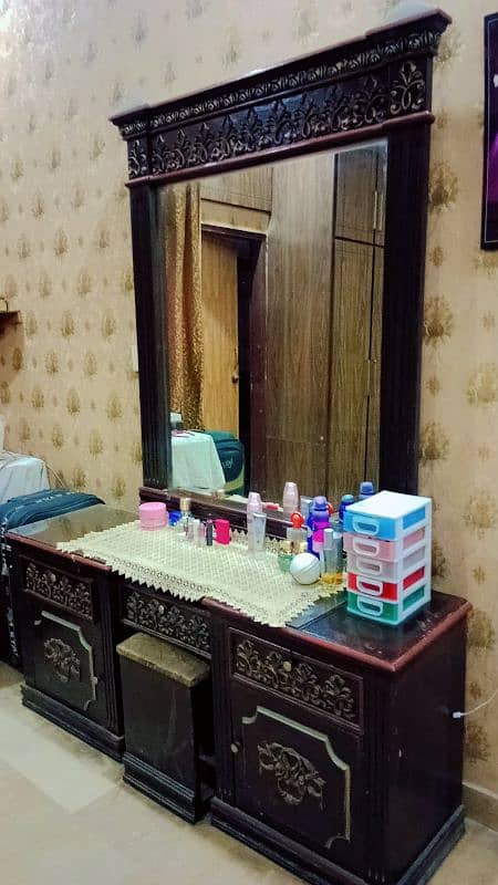 dressing table 0