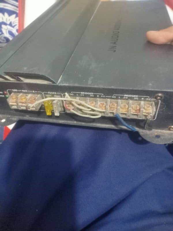 4chanal amplifier or JBL ka woofer 1