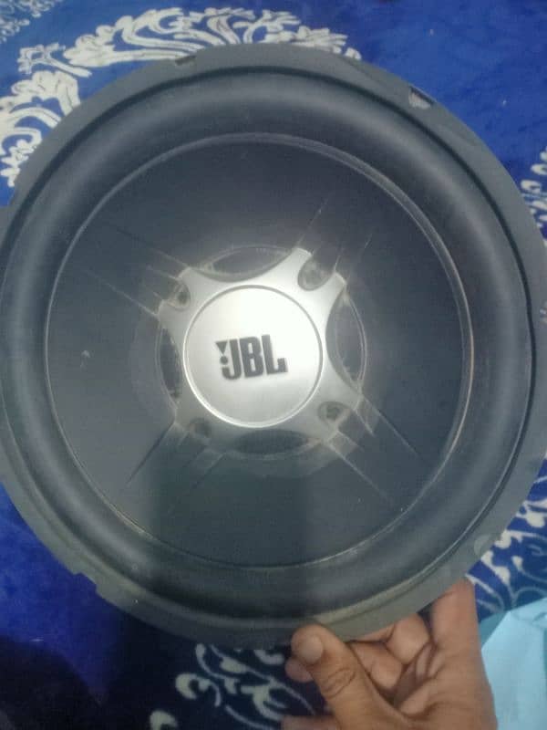 4chanal amplifier or JBL ka woofer 5