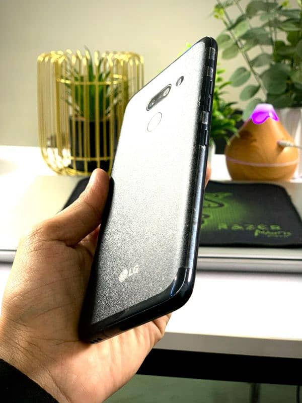 ThinQLG G8x 10/10 conditions 855 snapdragon Gaming mobile  6/64 3