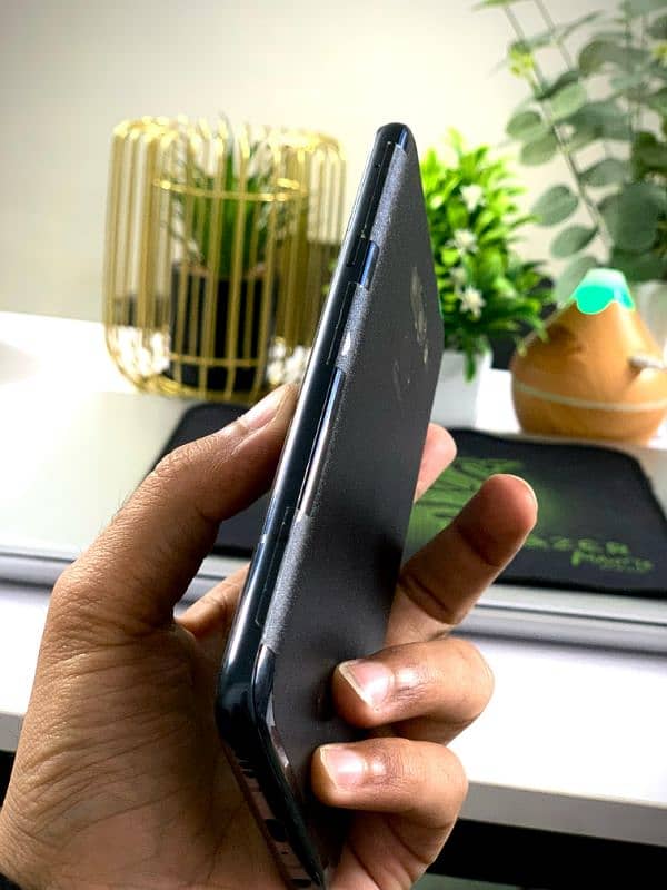 ThinQLG G8x 10/10 conditions 855 snapdragon Gaming mobile  6/64 7