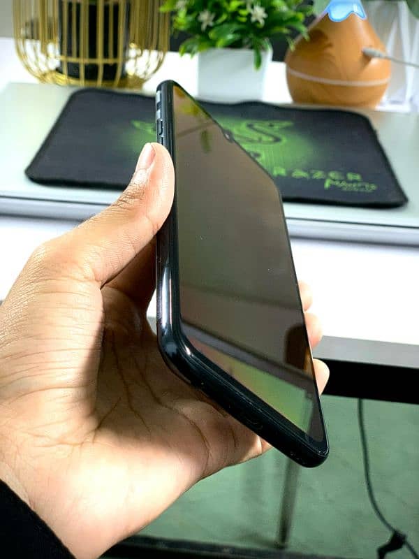 ThinQLG G8x 10/10 conditions 855 snapdragon Gaming mobile  6/64 8