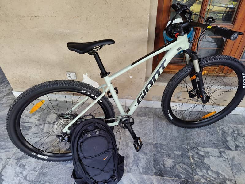 Giant Talon 1 29er Bicycle 0