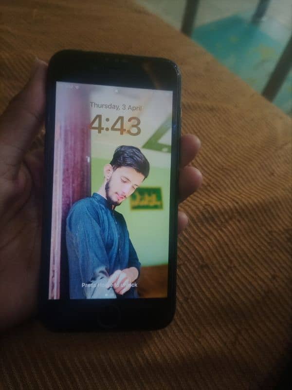 I phone SE 2020 64GB All OKay and original 03220559558 0