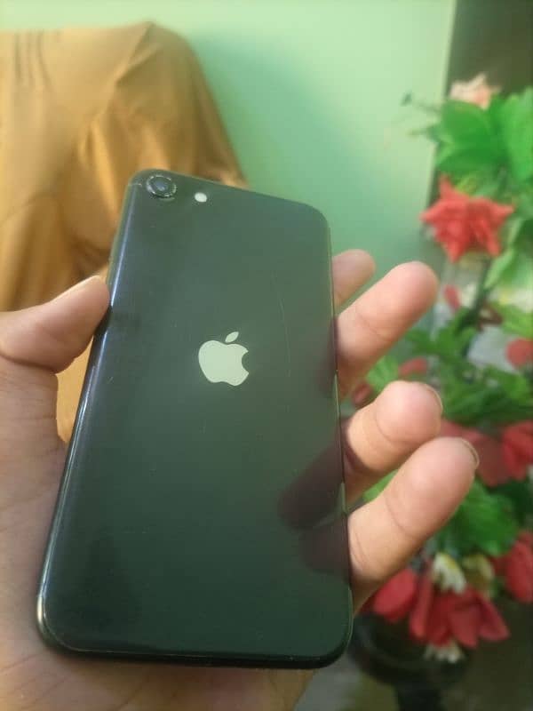 I phone SE 2020 64GB All OKay and original 03220559558 3