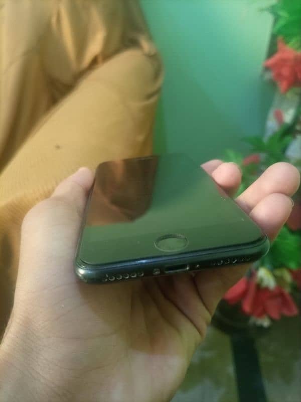 I phone SE 2020 64GB All OKay and original 03220559558 4
