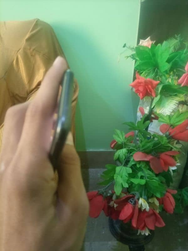 I phone SE 2020 64GB All OKay and original 03220559558 8