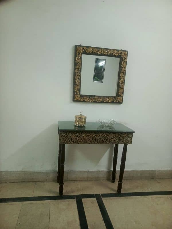 Beautiful and elegant mirror concole 0