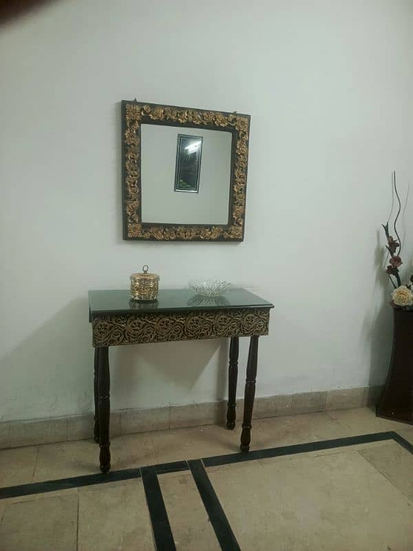 Beautiful and elegant mirror concole 1