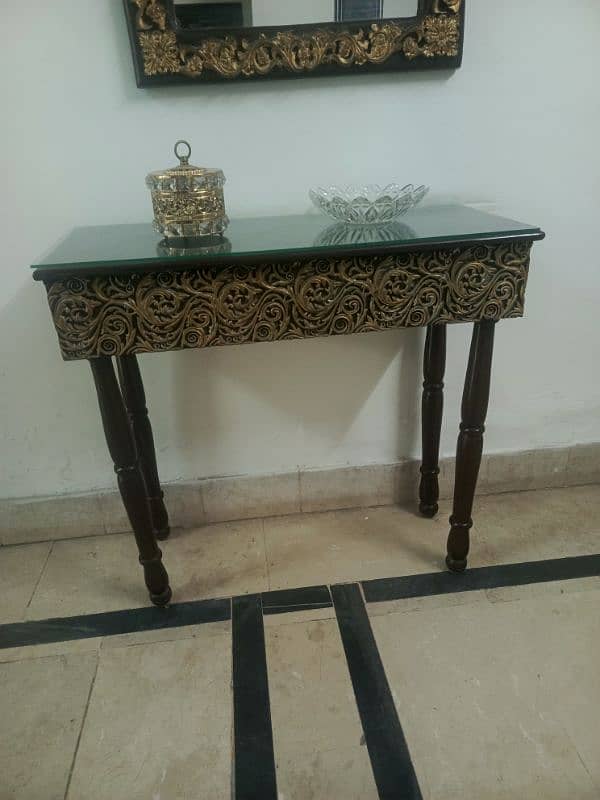 Beautiful and elegant mirror concole 2