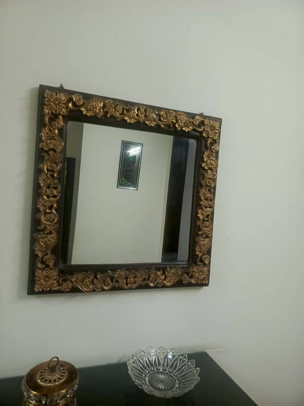 Beautiful and elegant mirror concole 4