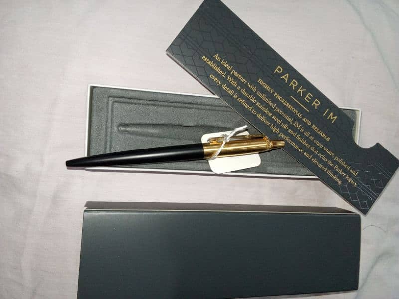 brand new parker ballpoint pen with gold nib 5