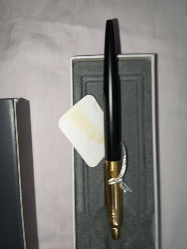 brand new parker ballpoint pen with gold nib 6