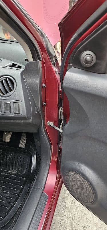 Suzuki Swift 2012 9