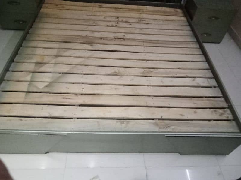 Bed With  2 Side Tables 2