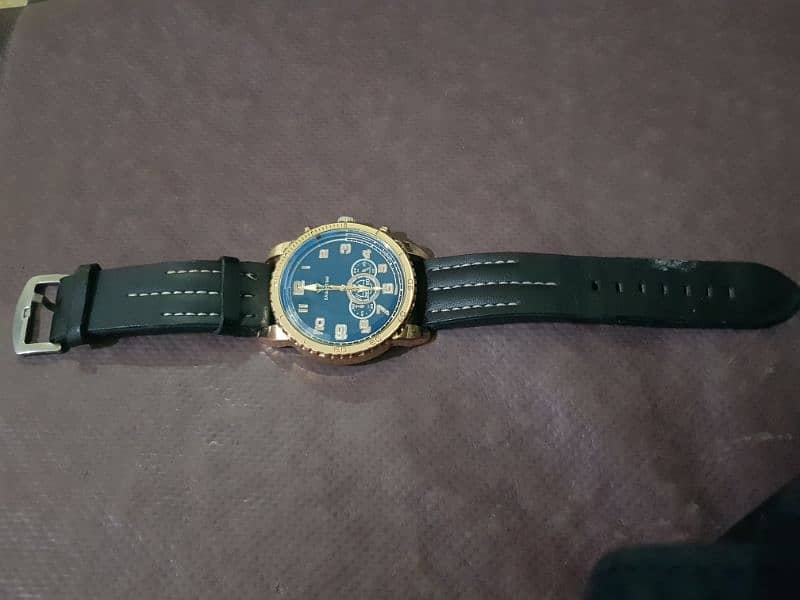 Man's Wrist Watch gold with Black Straps 2
