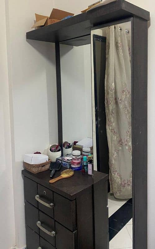 Dressing table 0
