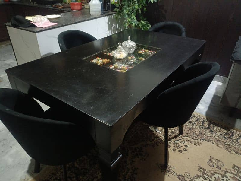 Dinning table almost new 1