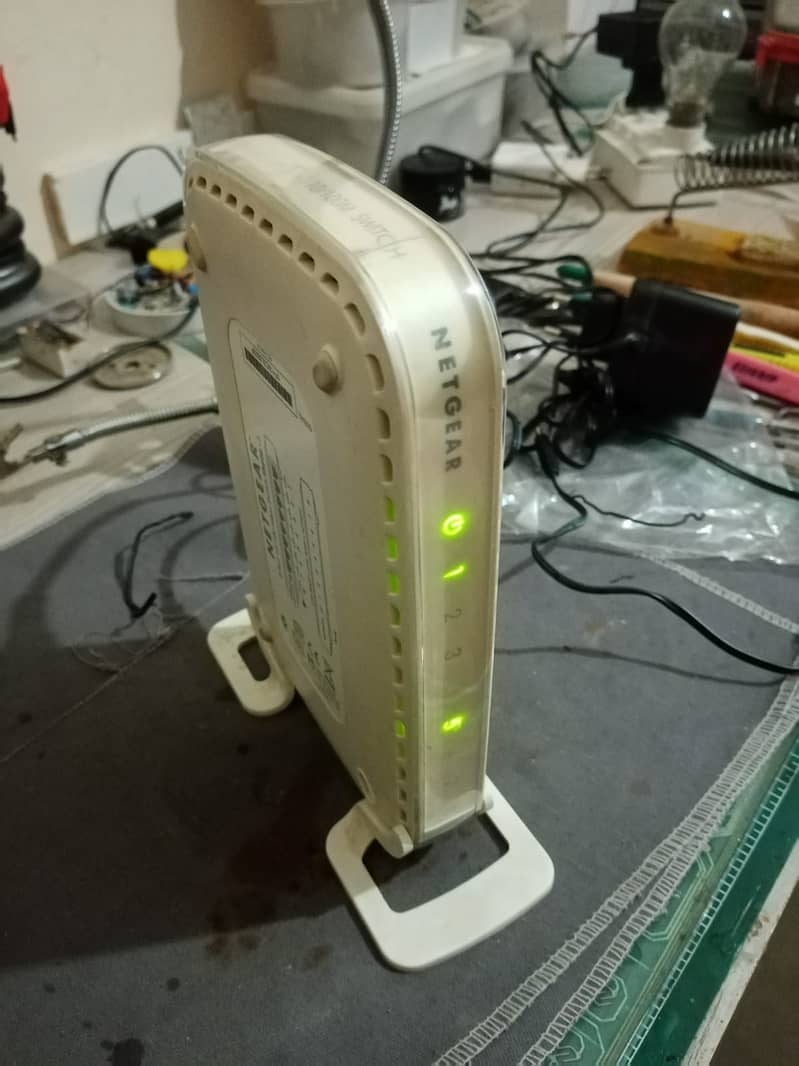 NetGear 8 Port 10/100 Mbps Desktop Switch GS608 v3 3