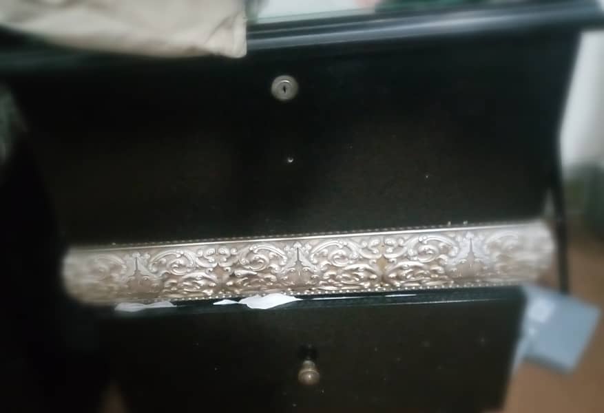 Bed side tables & dressing & almari 1