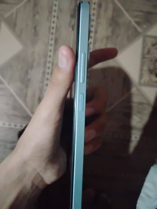 REDMI 13C GLACIER WHITE COLOUR 10 BY 9 CONDITION 6gb 128gb 2