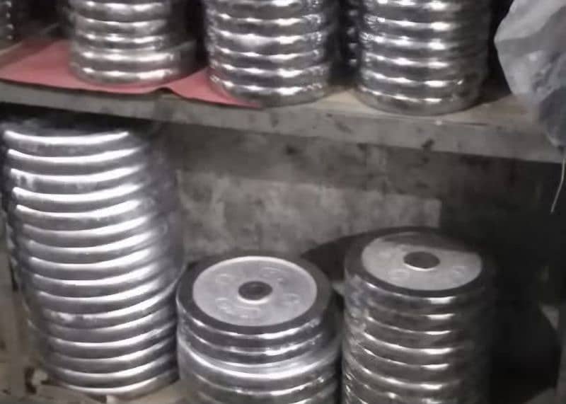 WEIGHT PLATES. GOOD QUALITY. 1 INCH HOLE 6