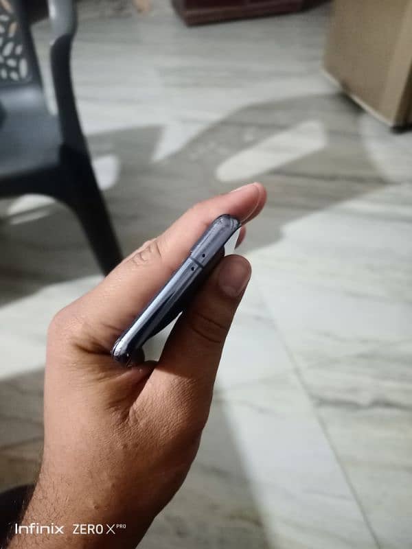 Samsung  Galaxy S21  5G  8/128 3
