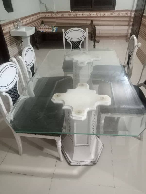 Dining Table for sell 0
